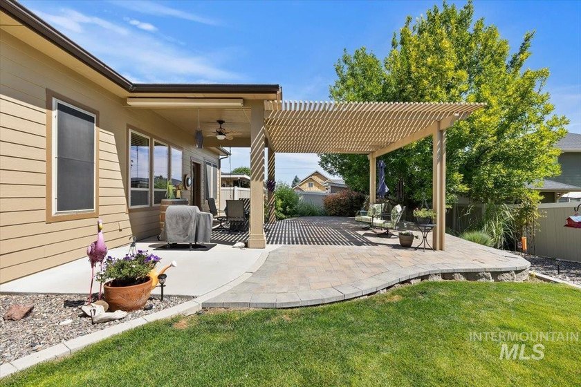 Meticulously maintained &amp; showing true pride of ownership inside - photo 25