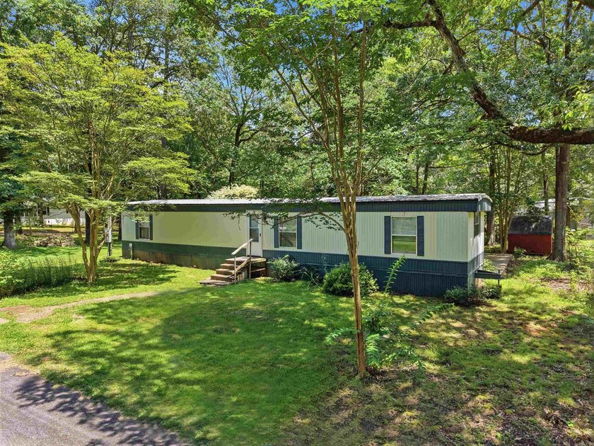 Come see this beautifully remodeled 2-bedroom manufactured home - photo 2