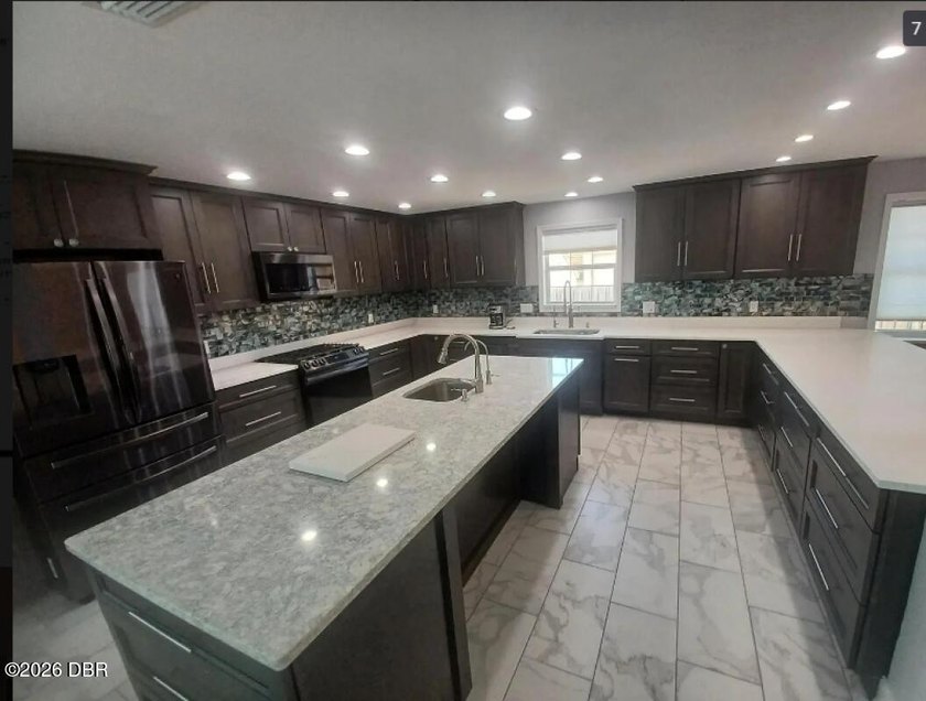 Rare opportunity** luxury waterfront living with - photo 4