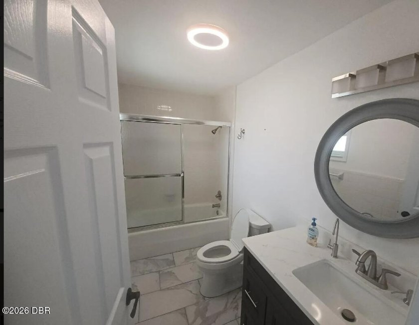 Rare opportunity** luxury waterfront living with - photo 8
