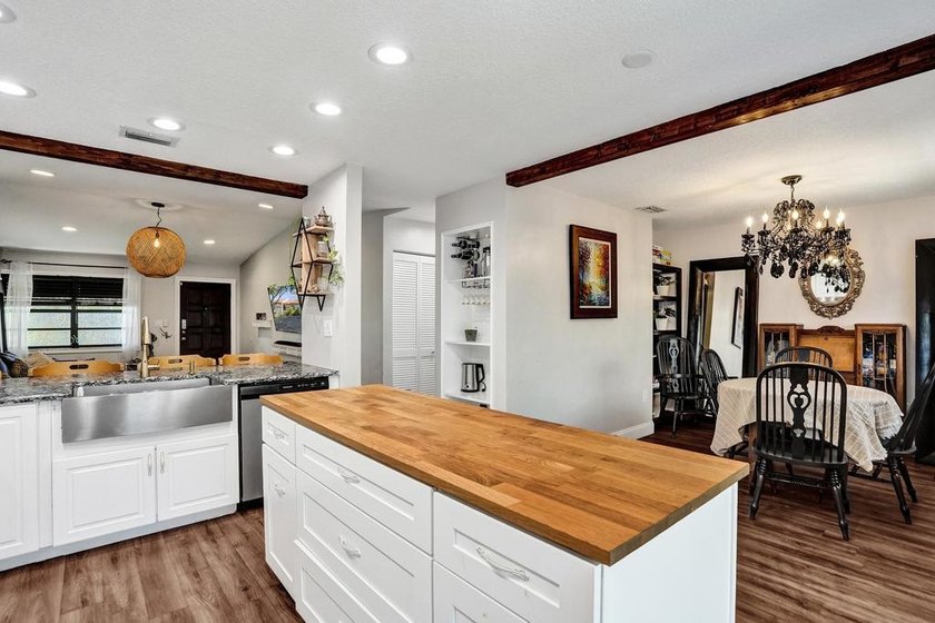 An updated and spacious corner villa in Forest Lake community at - photo 17