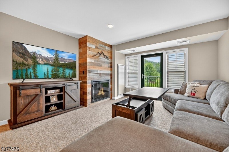 We're excited to present this extremely rare oversized 2 bedroom - photo 20