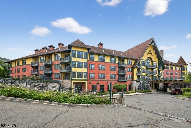 We're excited to present this extremely rare oversized 2 bedroom - photo 29