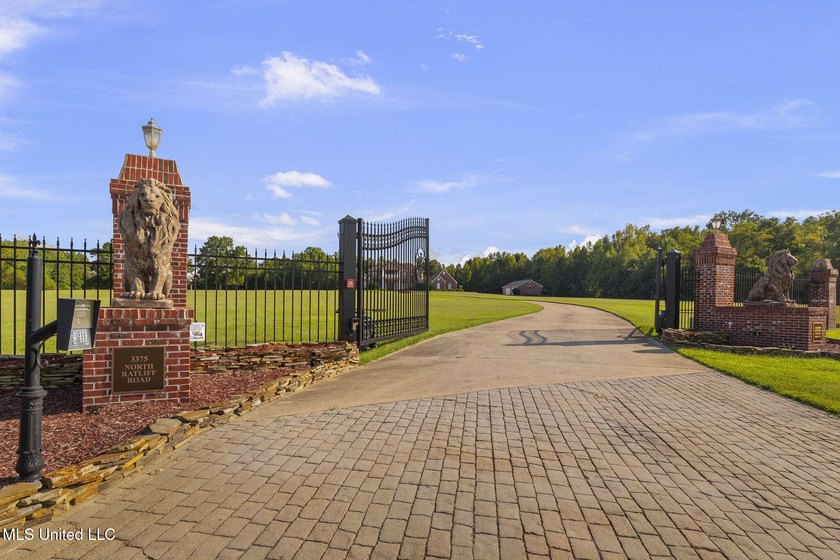 Welcome to 3375 N. Ratliff Road - A Distinguished Hinds County - photo 5