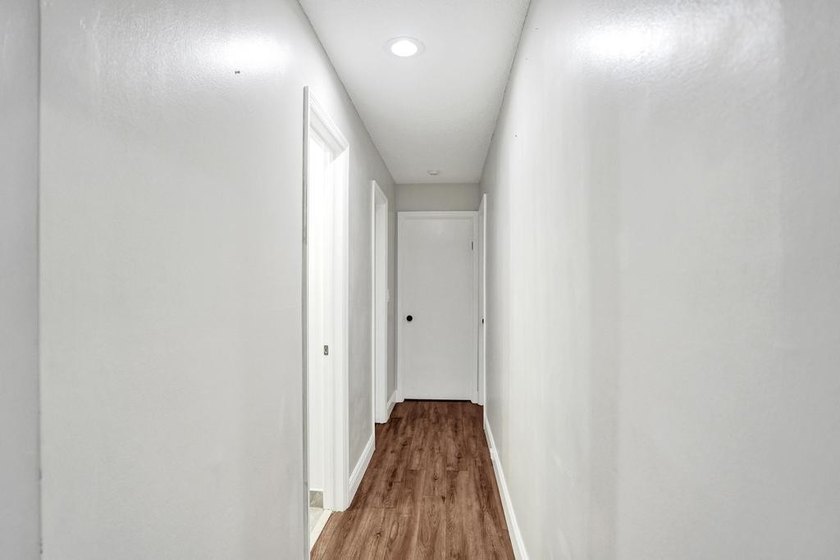 An updated and spacious corner villa in Forest Lake community at - photo 37