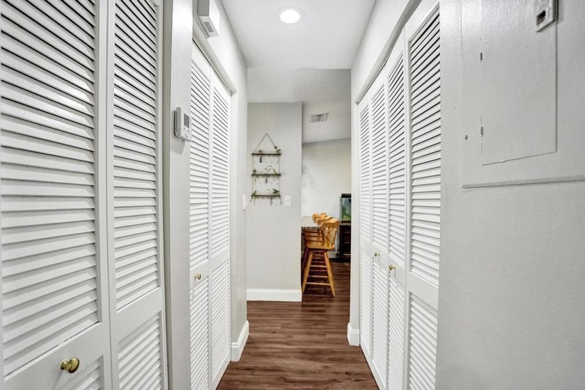 An updated and spacious corner villa in Forest Lake community at - photo 38