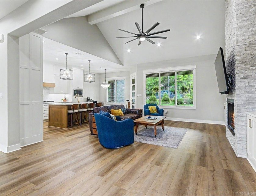 Move-in ready 4BR/3BA home in the gated Arlington Park community - photo 9