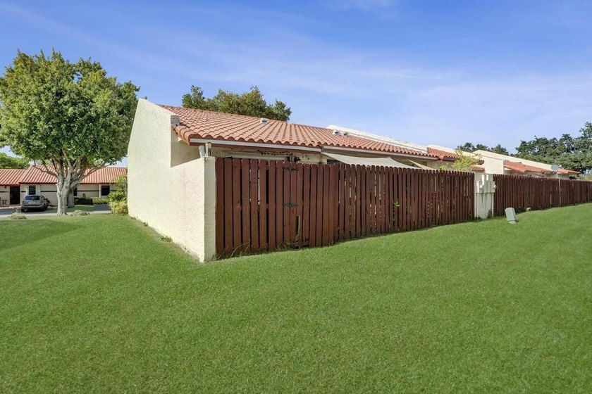 An updated and spacious corner villa in Forest Lake community at - photo 46