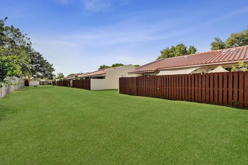 An updated and spacious corner villa in Forest Lake community at - photo 48