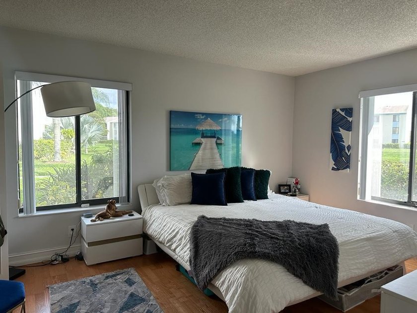 Beautiful corner unit condo in first floor 2-bed / 2-bath unit - photo 7