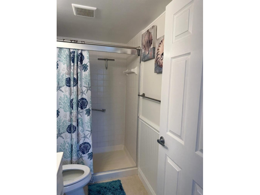 Beautiful corner unit condo in first floor 2-bed / 2-bath unit - photo 10