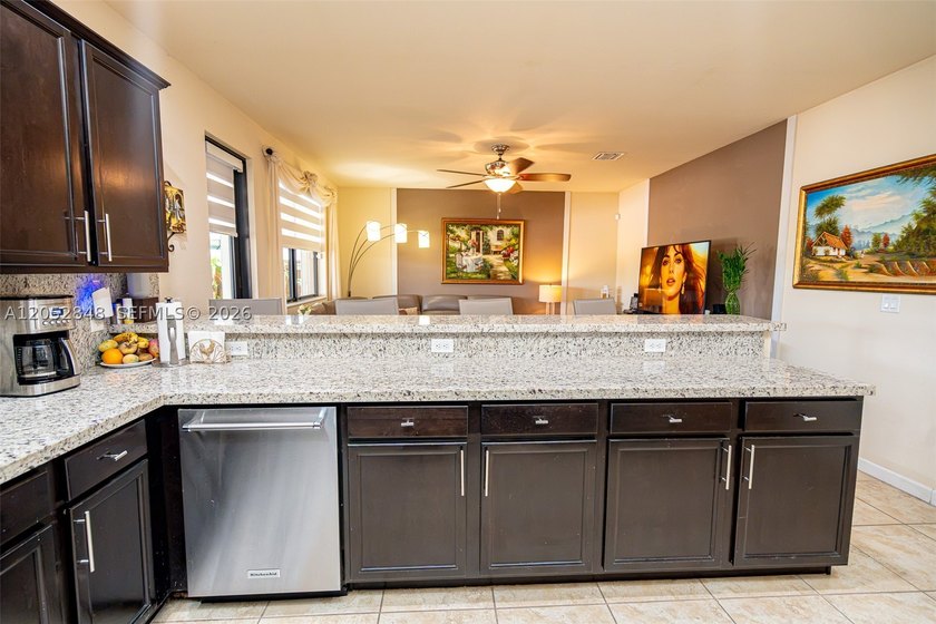 An amazing 2-story, 4 bedrooms and 3 bathrooms home located in - photo 11