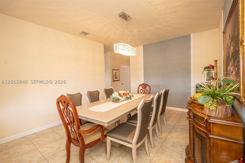 An amazing 2-story, 4 bedrooms and 3 bathrooms home located in - photo 17