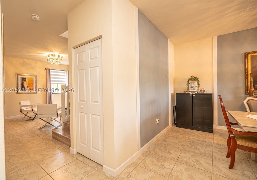 An amazing 2-story, 4 bedrooms and 3 bathrooms home located in - photo 18