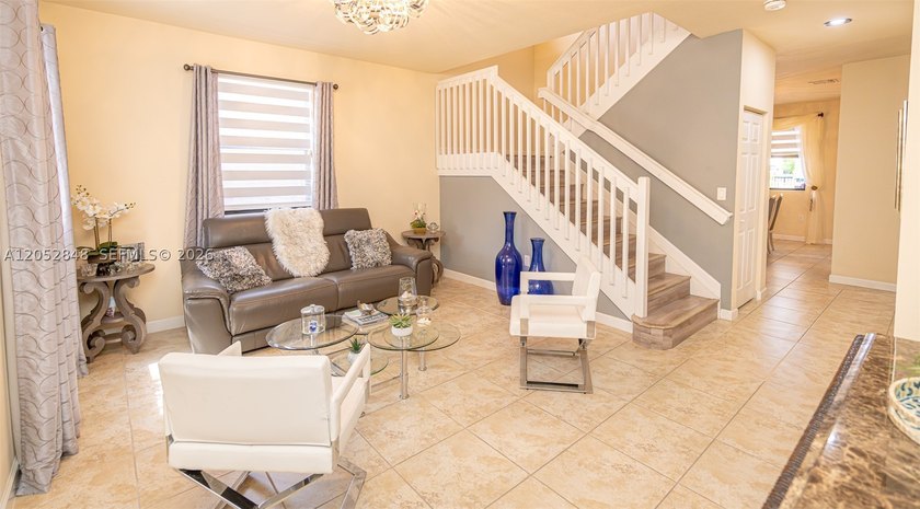An amazing 2-story, 4 bedrooms and 3 bathrooms home located in - photo 20