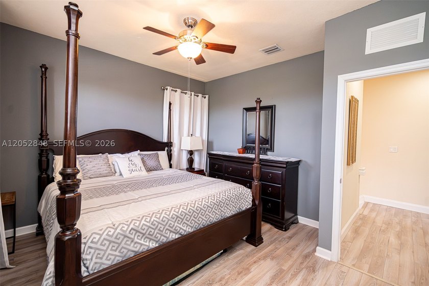 An amazing 2-story, 4 bedrooms and 3 bathrooms home located in - photo 30