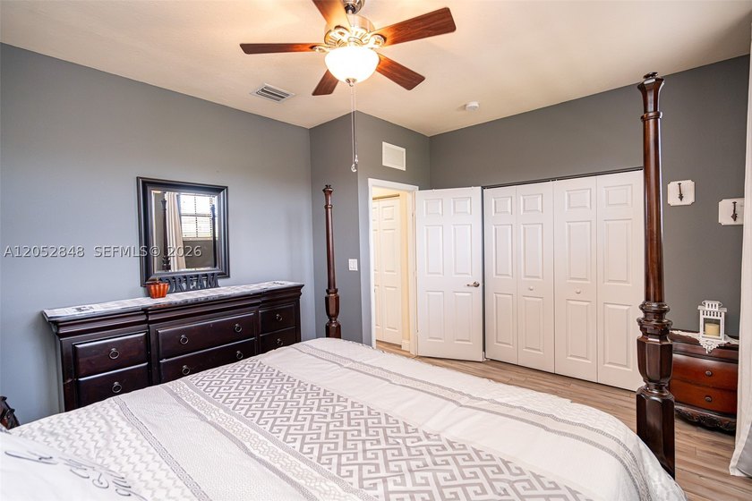 An amazing 2-story, 4 bedrooms and 3 bathrooms home located in - photo 31