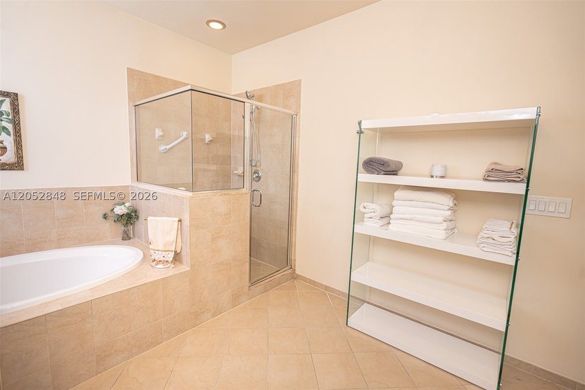 An amazing 2-story, 4 bedrooms and 3 bathrooms home located in - photo 36