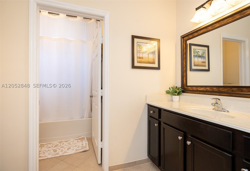 An amazing 2-story, 4 bedrooms and 3 bathrooms home located in - photo 41
