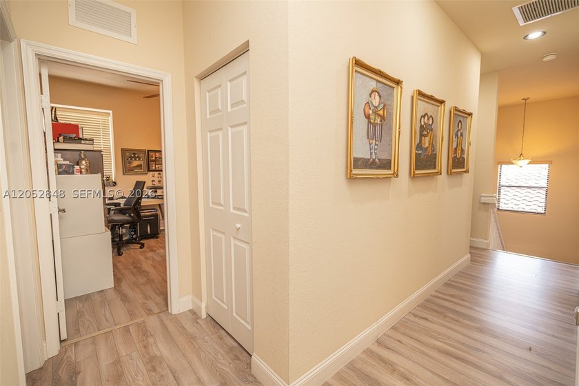 An amazing 2-story, 4 bedrooms and 3 bathrooms home located in - photo 43