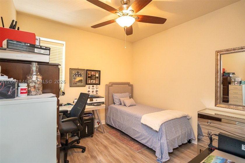 An amazing 2-story, 4 bedrooms and 3 bathrooms home located in - photo 47