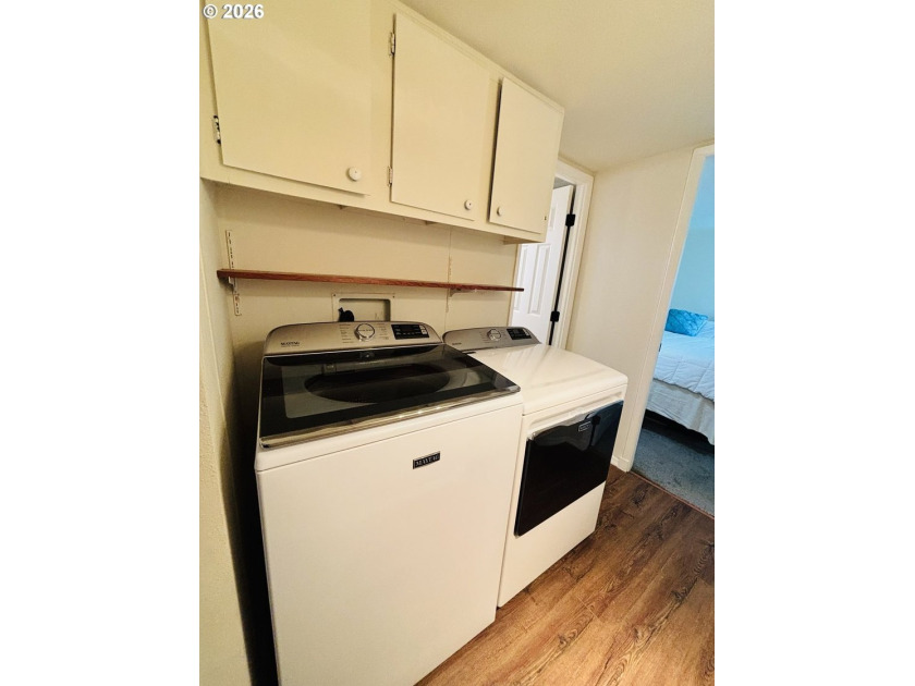 Beautifully remodeled, clean and move in ready! This charming 2 - photo 15