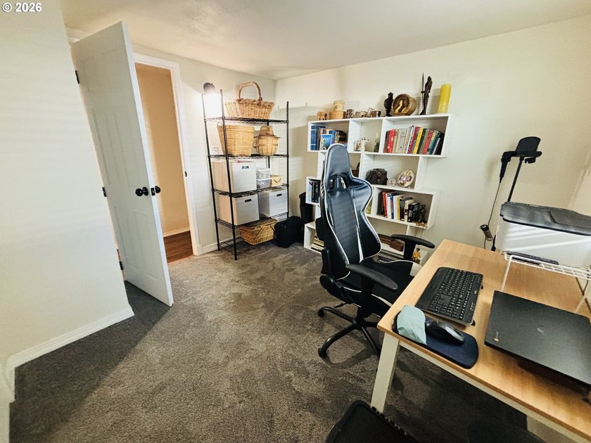 Beautifully remodeled, clean and move in ready! This charming 2 - photo 17