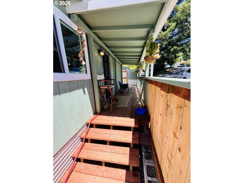 Beautifully remodeled, clean and move in ready! This charming 2 - photo 21