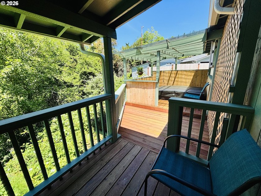 Beautifully remodeled, clean and move in ready! This charming 2 - photo 30