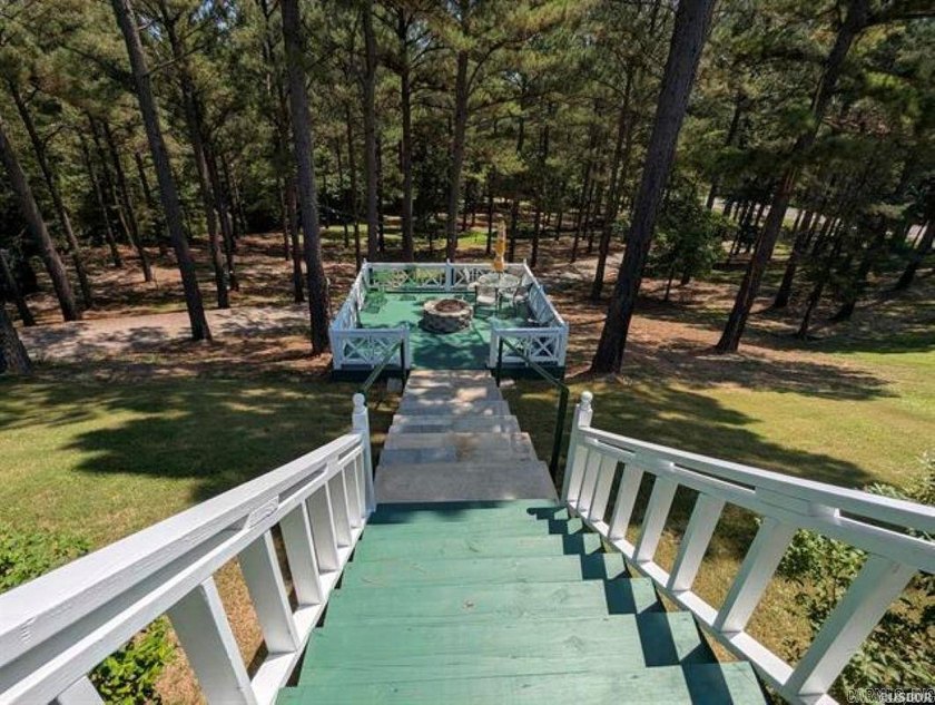 This lovely 3-bedroom, 2-bathroom home offers 1,632 square feet - photo 4