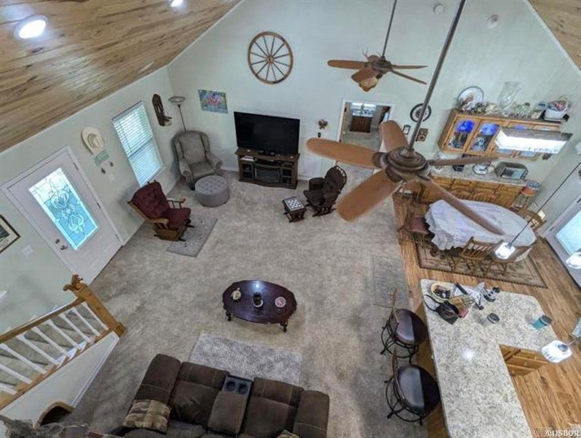 This lovely 3-bedroom, 2-bathroom home offers 1,632 square feet - photo 9