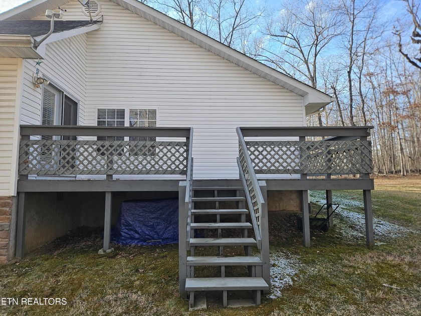 Well maintained home located in Lake Tansi is ready and waiting - photo 4