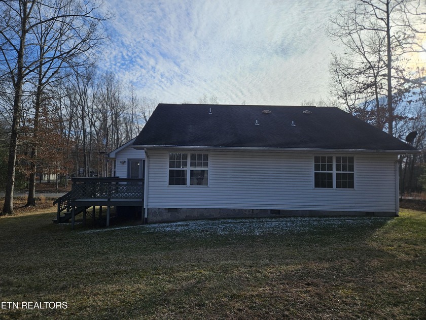 Well maintained home located in Lake Tansi is ready and waiting - photo 5
