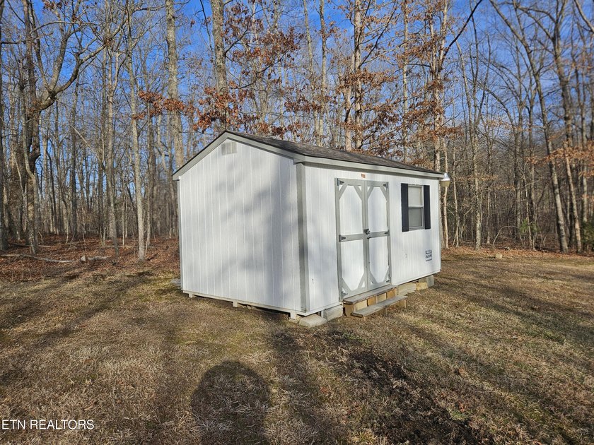 Well maintained home located in Lake Tansi is ready and waiting - photo 7