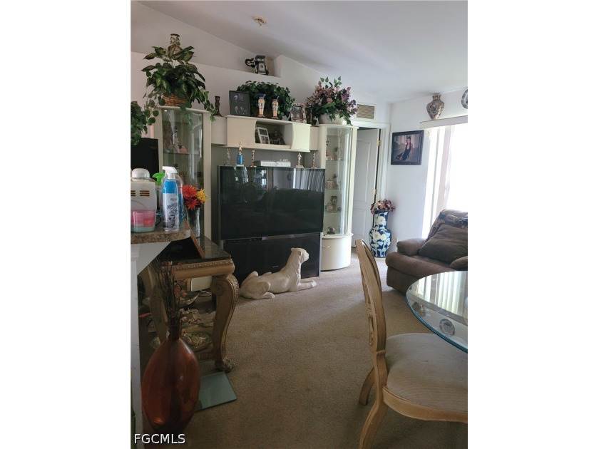 comfortable smallish home with an area for a desk near the hall - photo 8