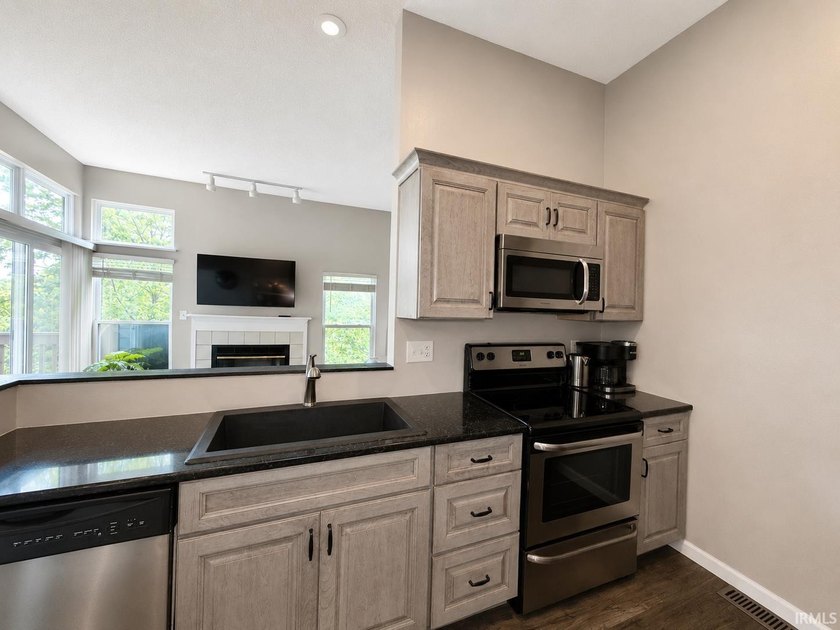Welcome to effortless resort living in the beautiful Bay Point - photo 6