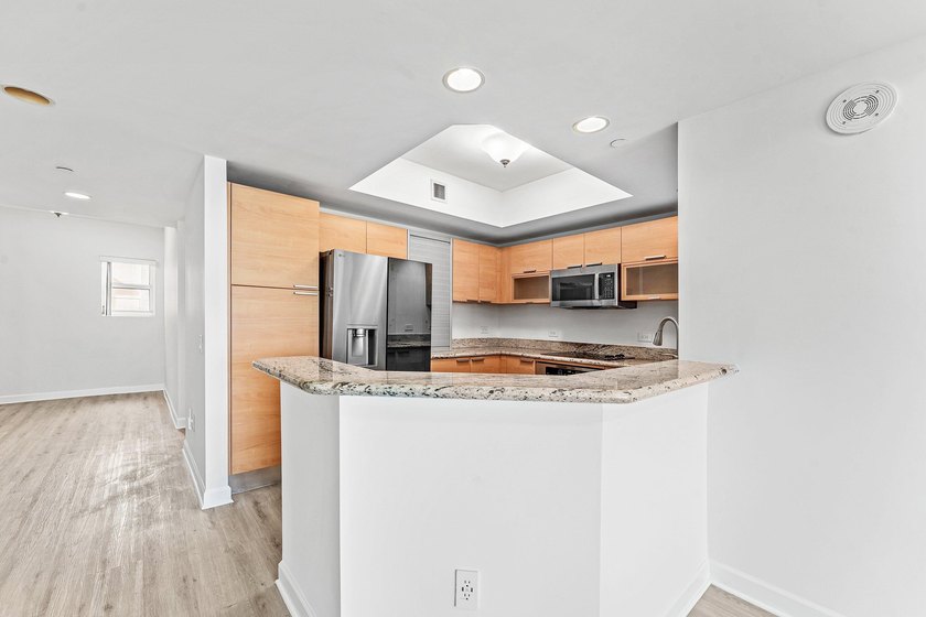 6th floor 2BR + bonus room/den, 2BA condo with east/sunrise - photo 16