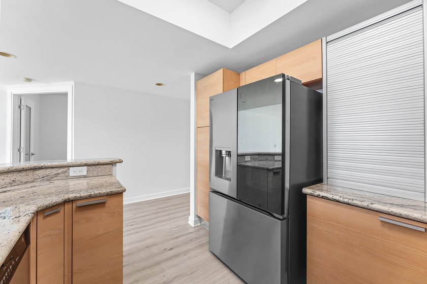 6th floor 2BR + bonus room/den, 2BA condo with east/sunrise - photo 18