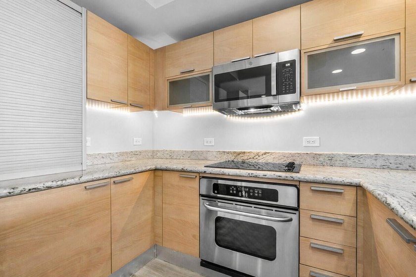 6th floor 2BR + bonus room/den, 2BA condo with east/sunrise - photo 19