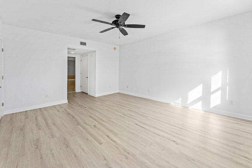 6th floor 2BR + bonus room/den, 2BA condo with east/sunrise - photo 23