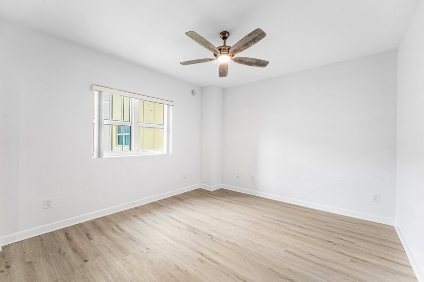 6th floor 2BR + bonus room/den, 2BA condo with east/sunrise - photo 32