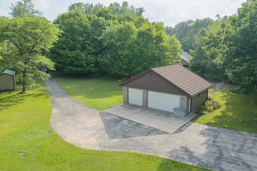 Welcome to your private Northwoods retreat on beautiful Finnegan - photo 7