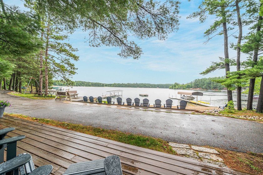 Here's your perfect year round getaway on beautiful Round Lake - photo 2