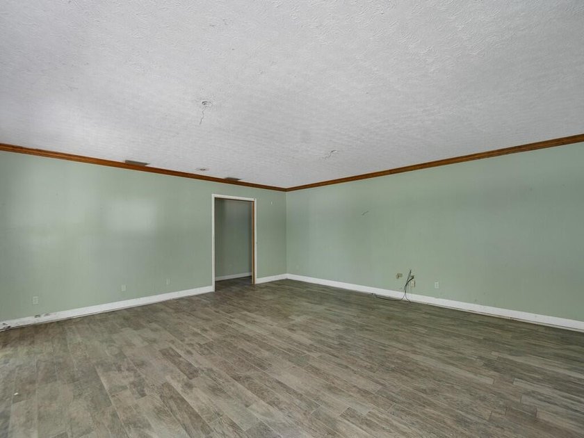 Opportunity awaits at this spacious single-family home situated - photo 5