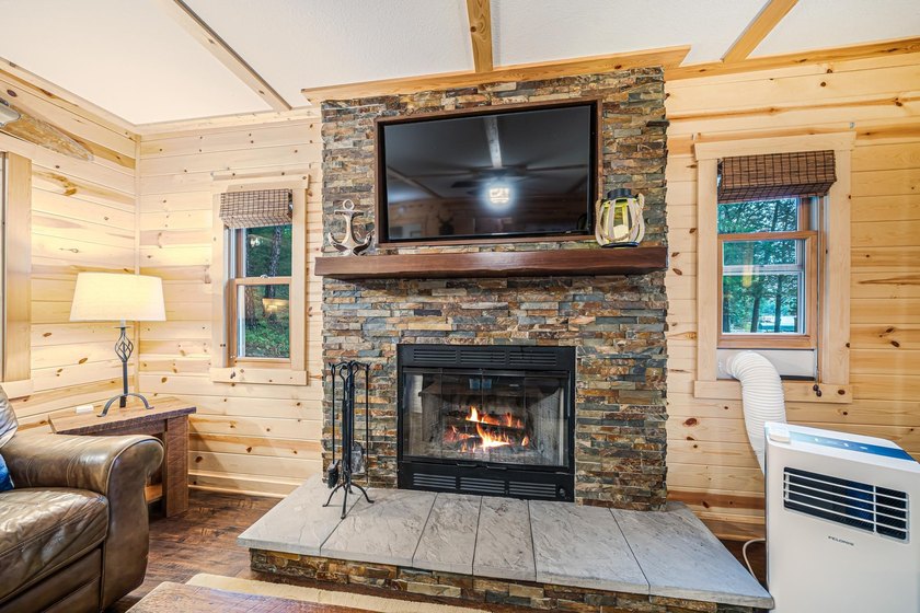 Here's your perfect year round getaway on beautiful Round Lake - photo 7