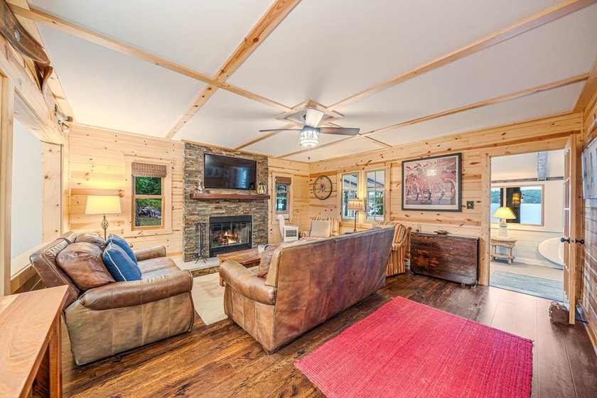 Here's your perfect year round getaway on beautiful Round Lake - photo 9
