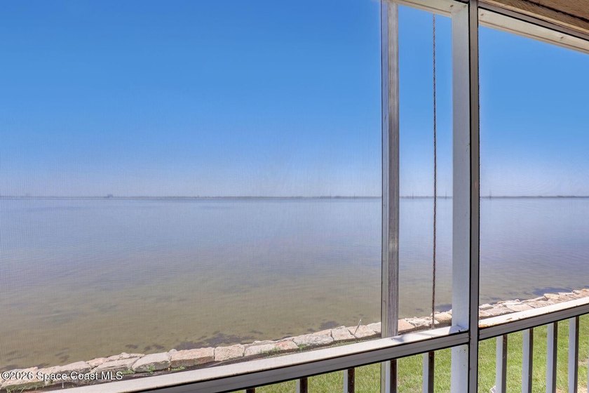 Wake up to breathtaking, unobstructed views of the Indian River - photo 14