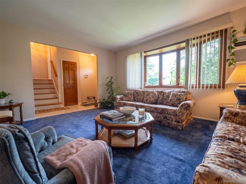 Welcome to this beautifully maintained and expanded split-level - photo 5