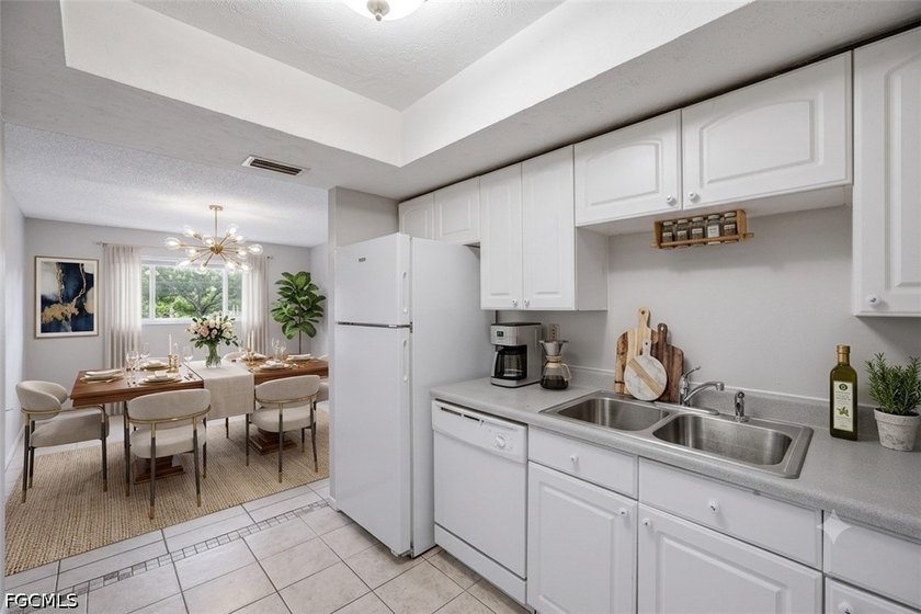 Great Condo Close To Downtown Fort Myers! LOW HOA FEES AT - photo 4