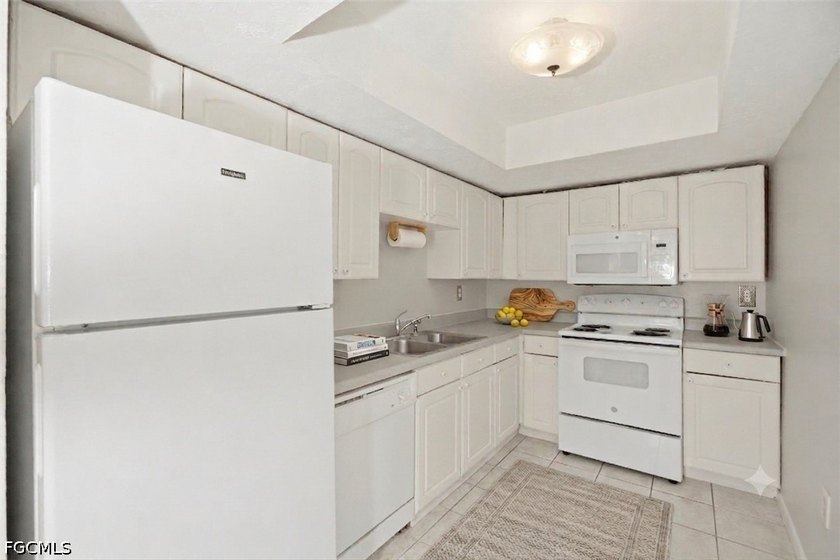 Great Condo Close To Downtown Fort Myers! LOW HOA FEES AT - photo 5